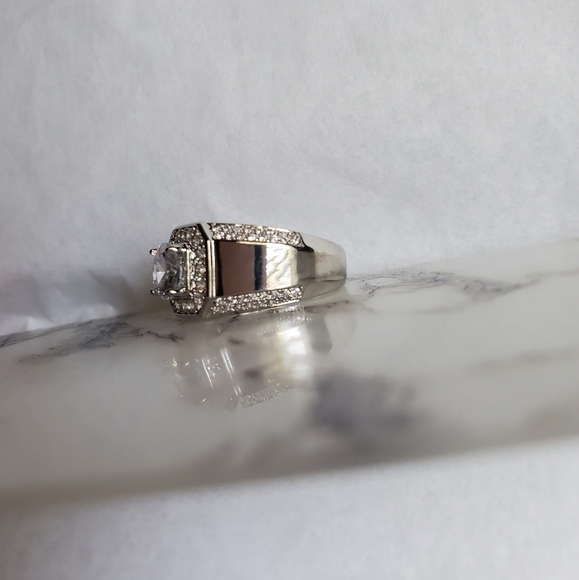 New Royal Men's Engagement Ring - Picture 4 of 7